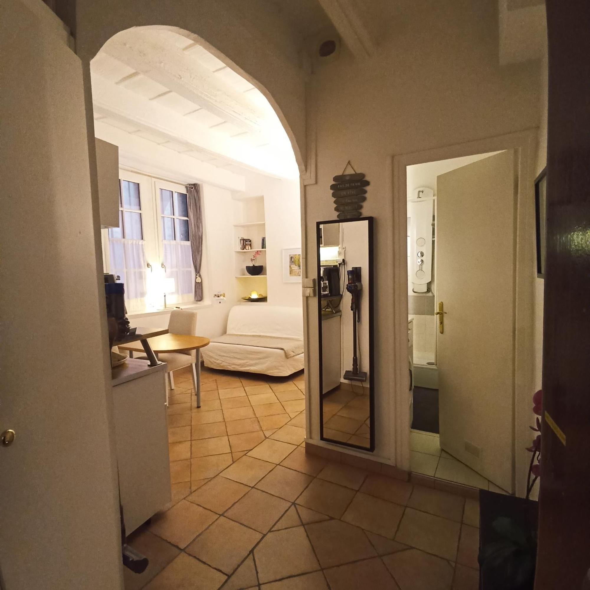 One-Bedroom Apartment,1596884114:JPEG
