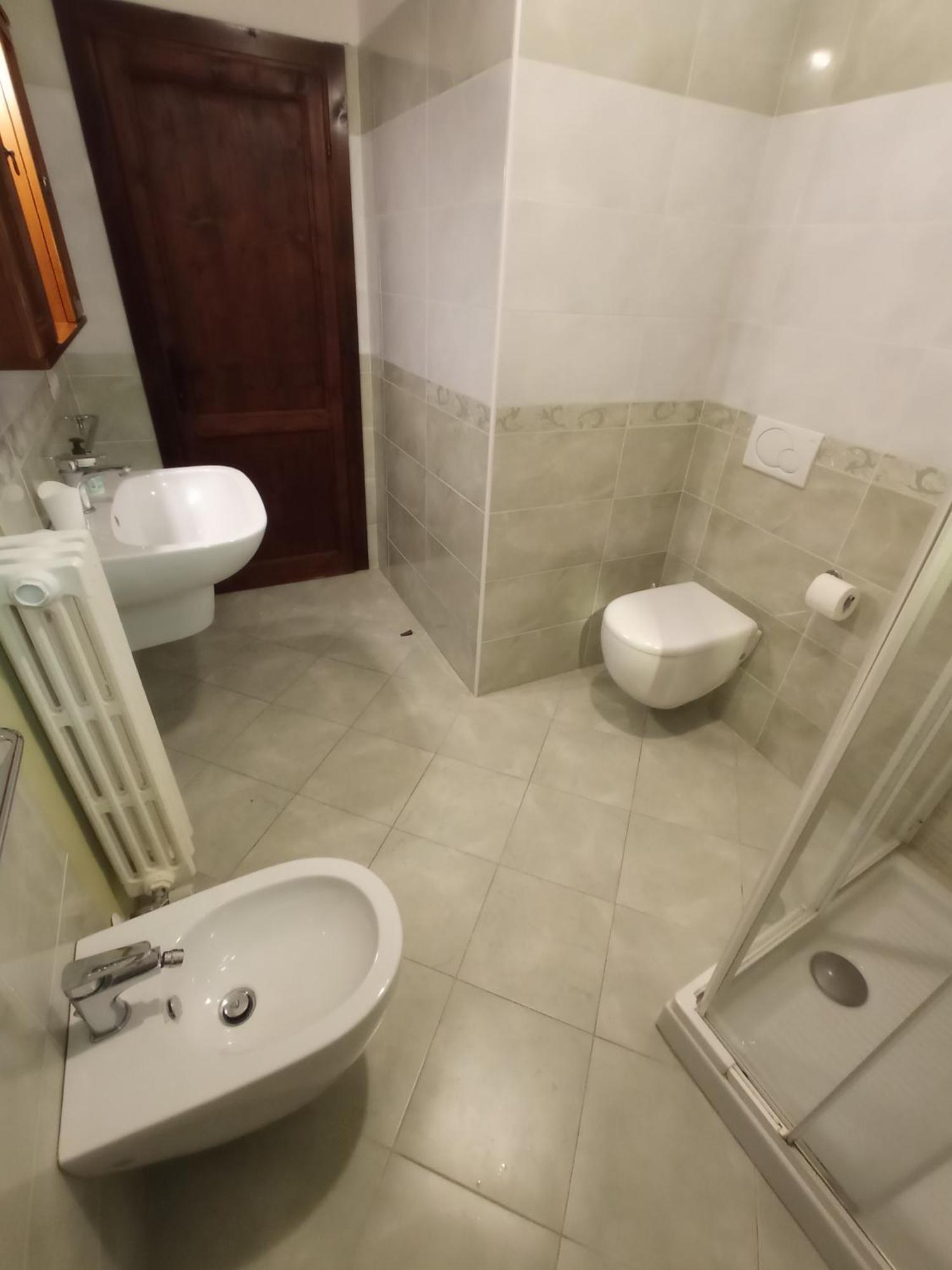 Deluxe Double Room Shower