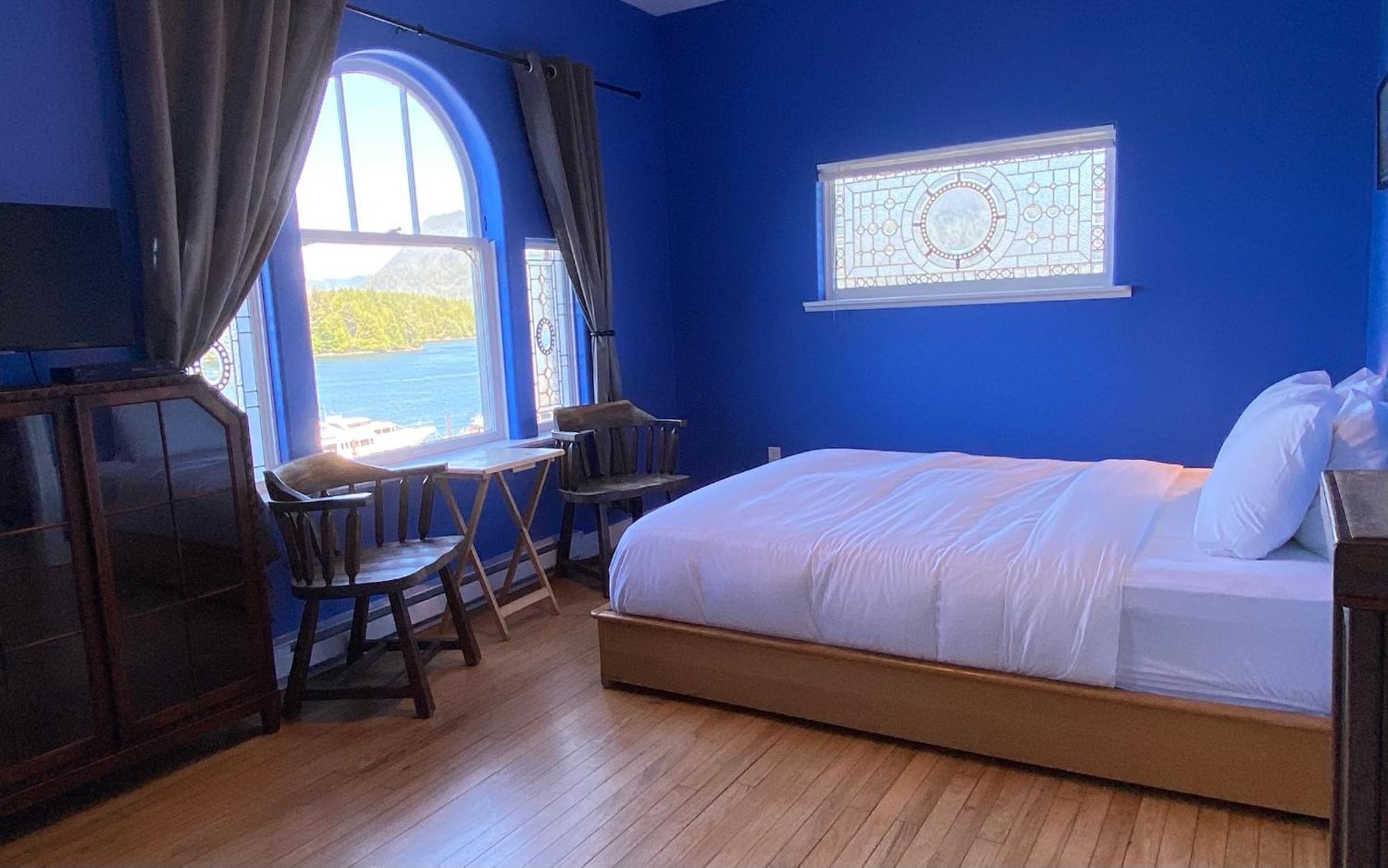 Deluxe Queen Room