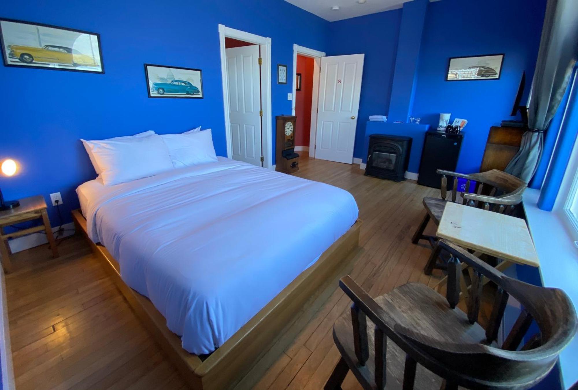 Deluxe Queen Room