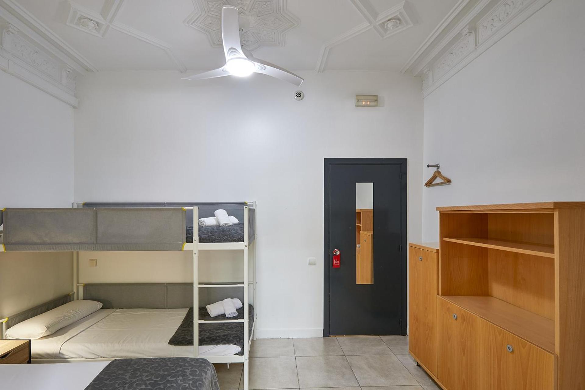 Habitación Triple Básica con baño compartido