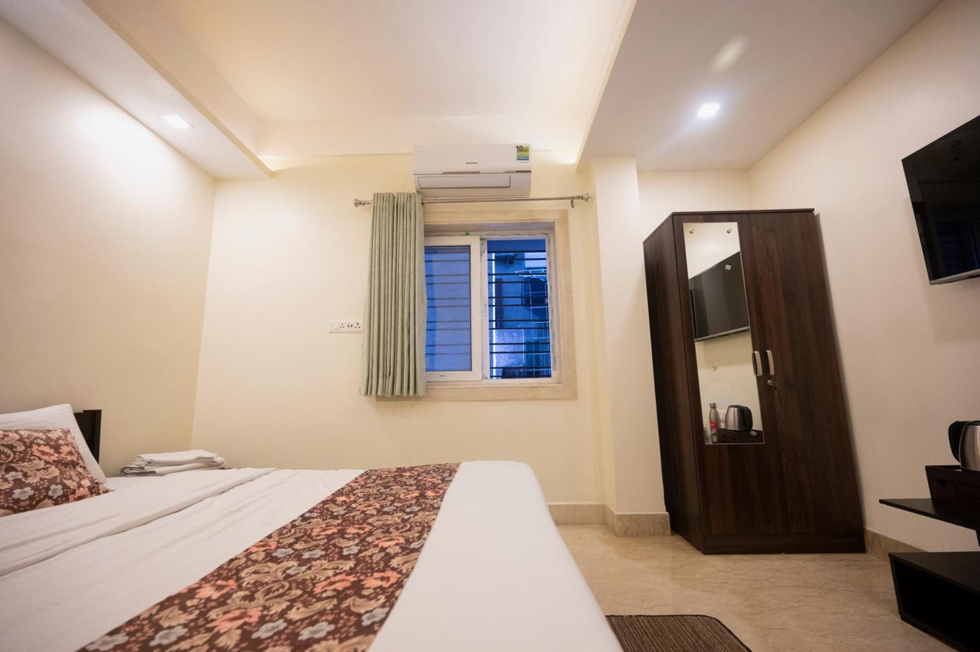 Standard Queen Room