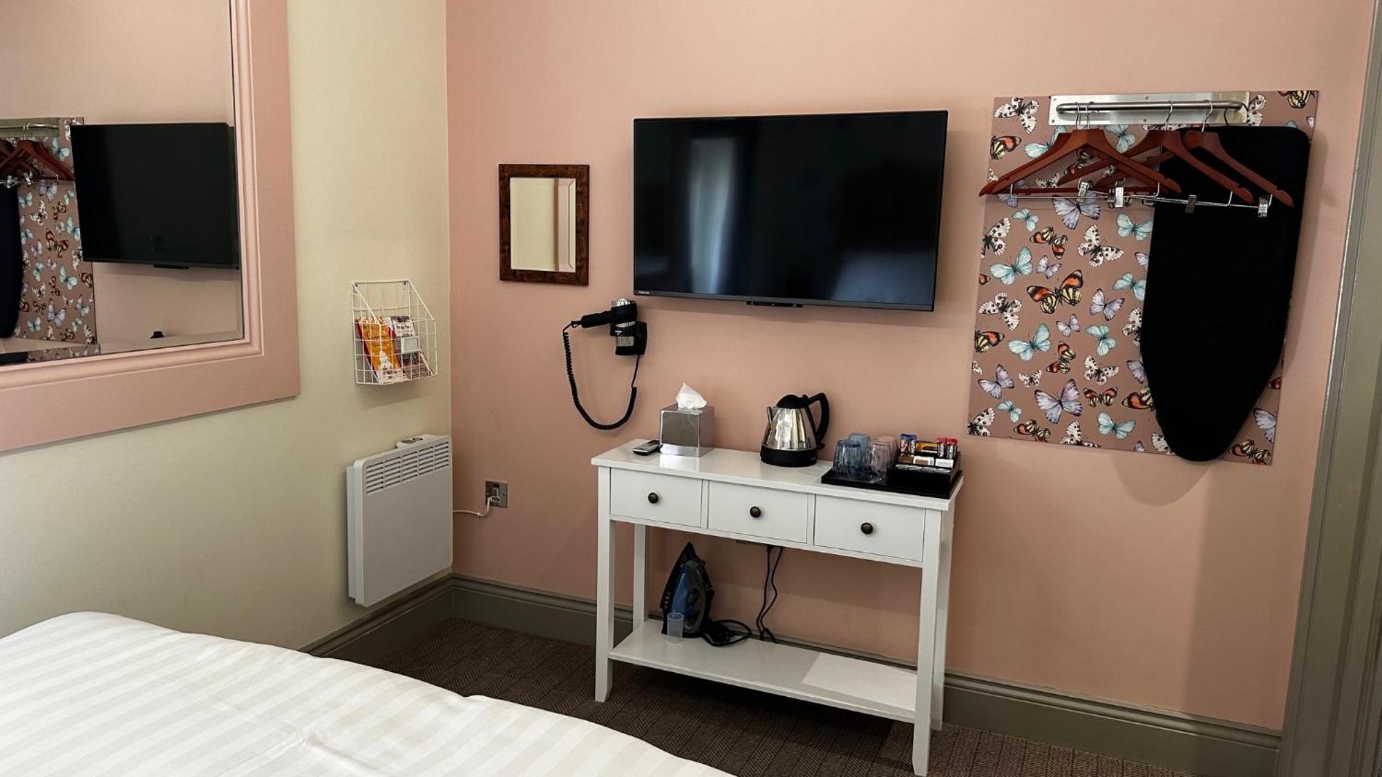 Small Double Room,1670127294:JPEG