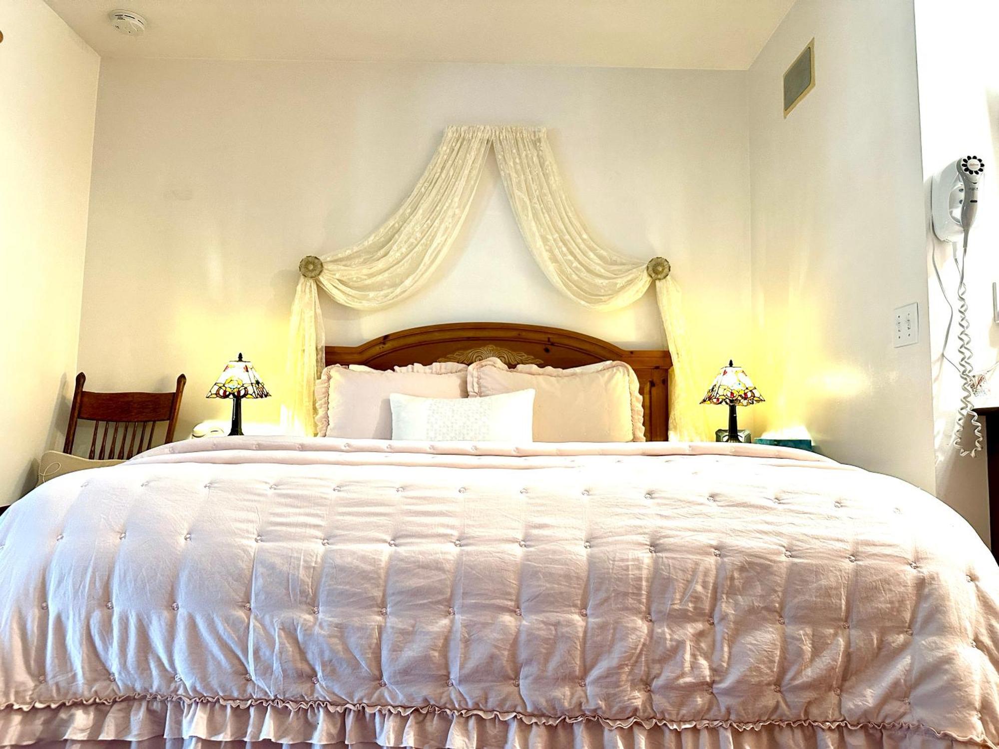 Wisteria Room,1622876098:JPEG