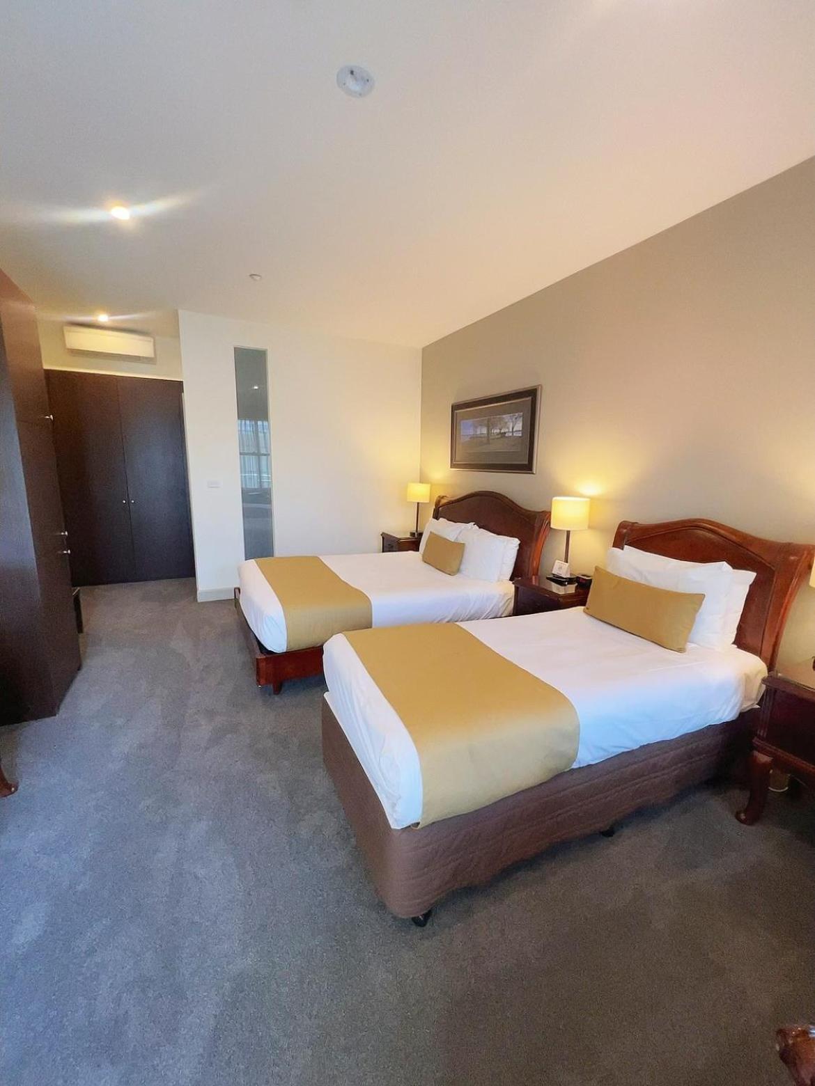 Queen Room One Queen One Single Bed Non-Smoking