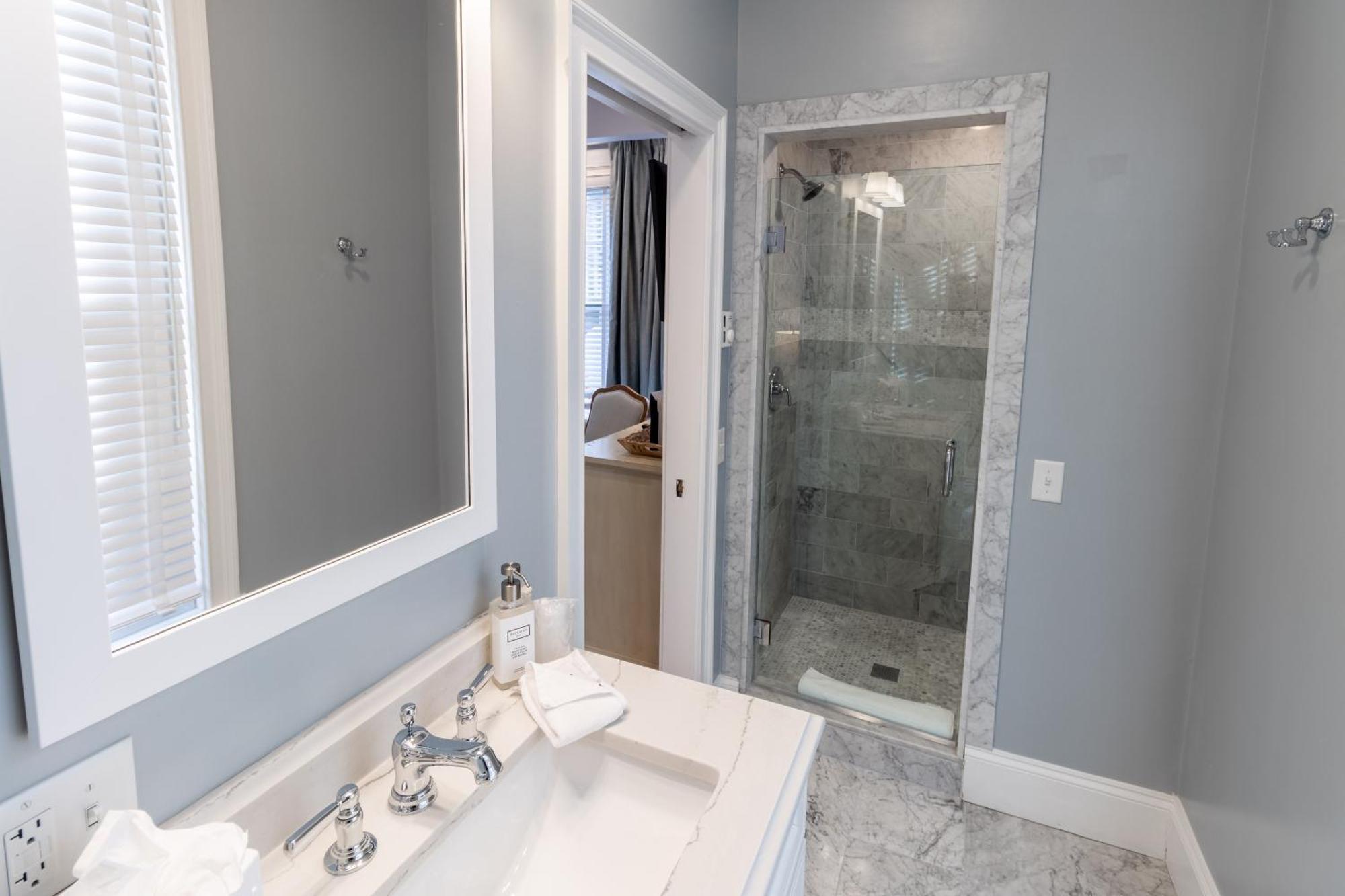 King Room,1642964799:JPEG