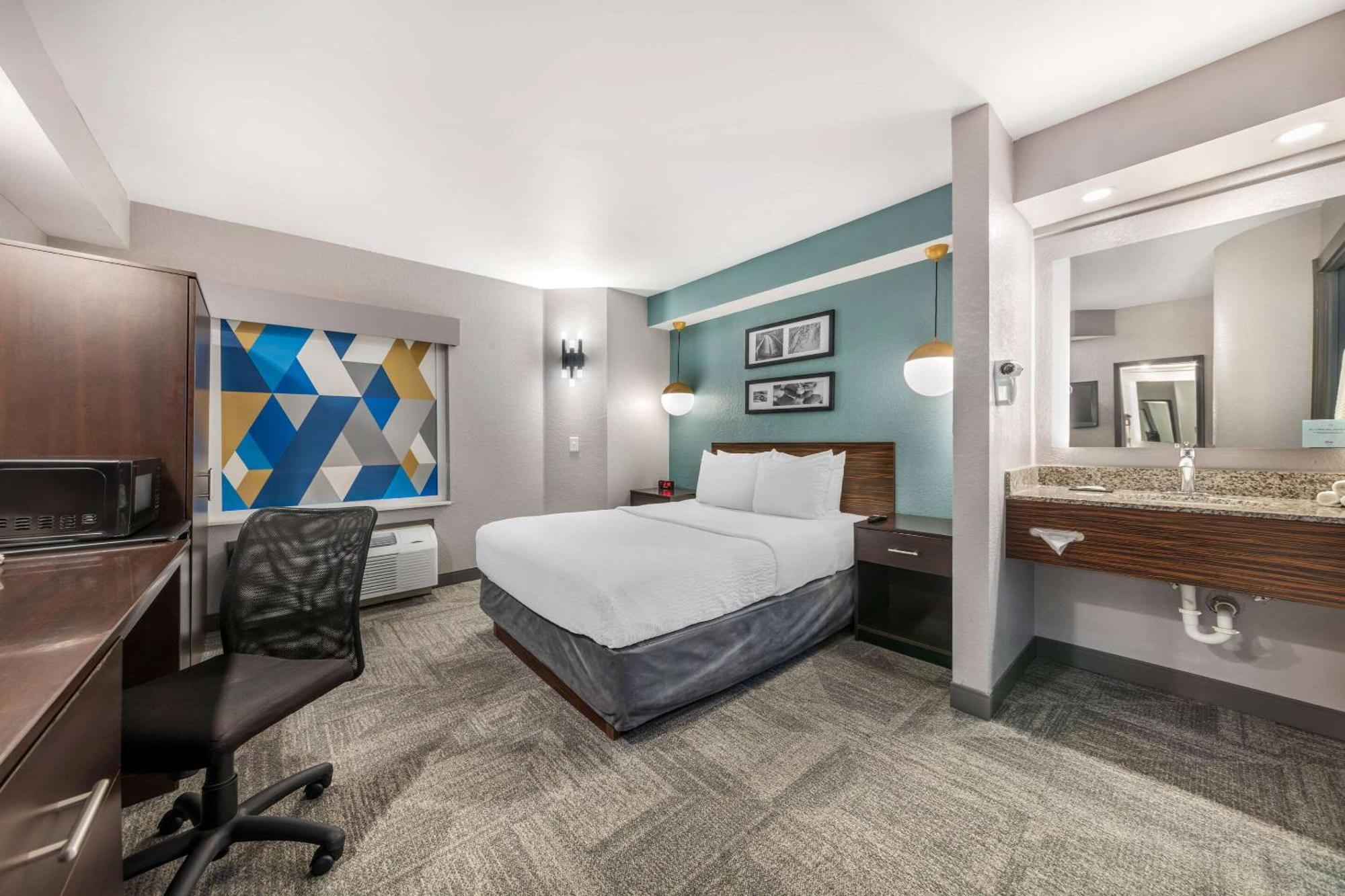 Queen Room