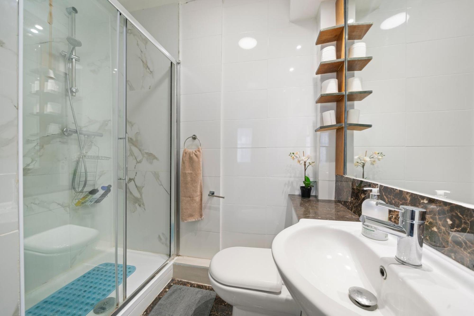 Double Room Private Bathroom