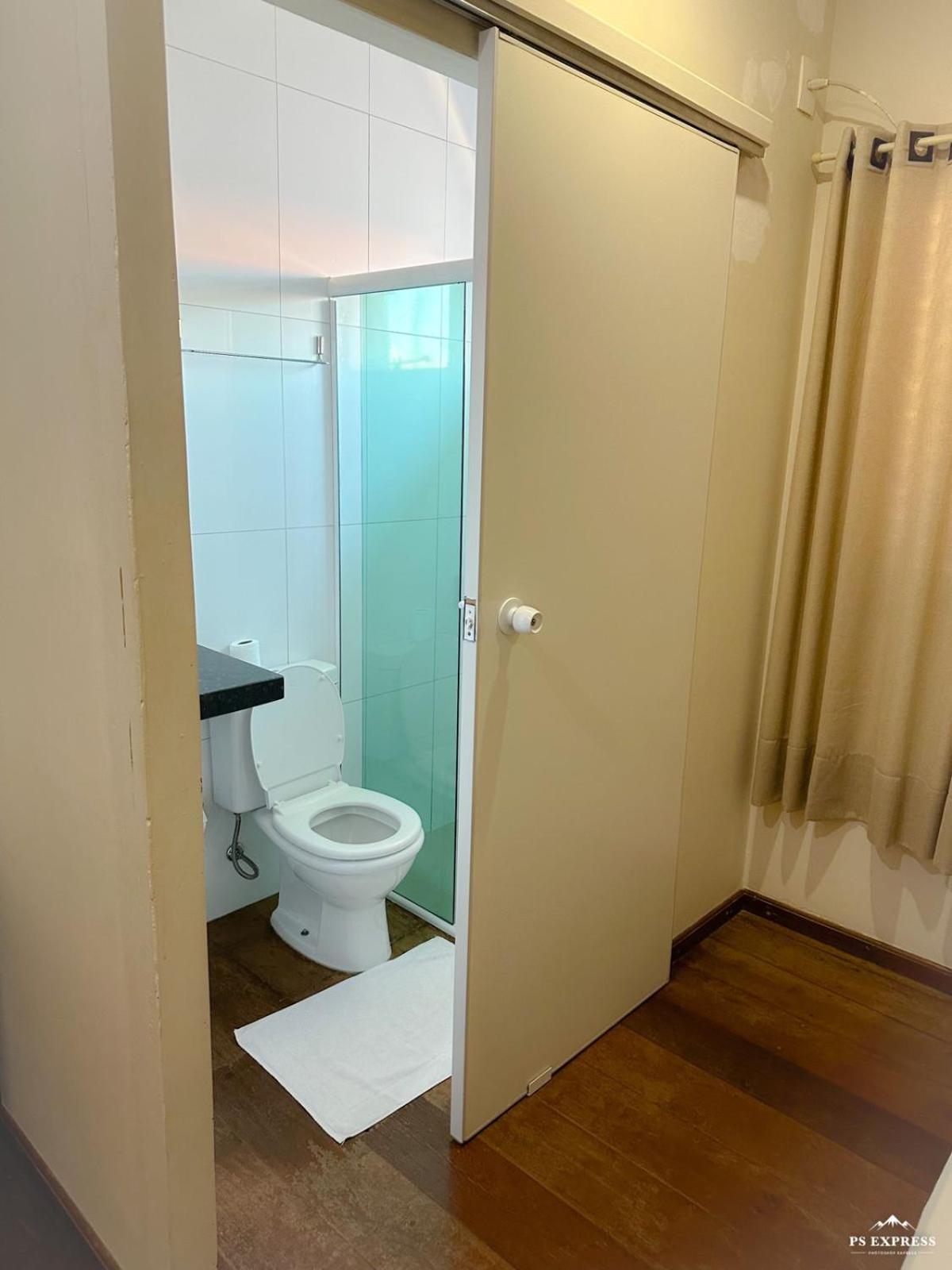 Deluxe Room,1658103021:JPEG