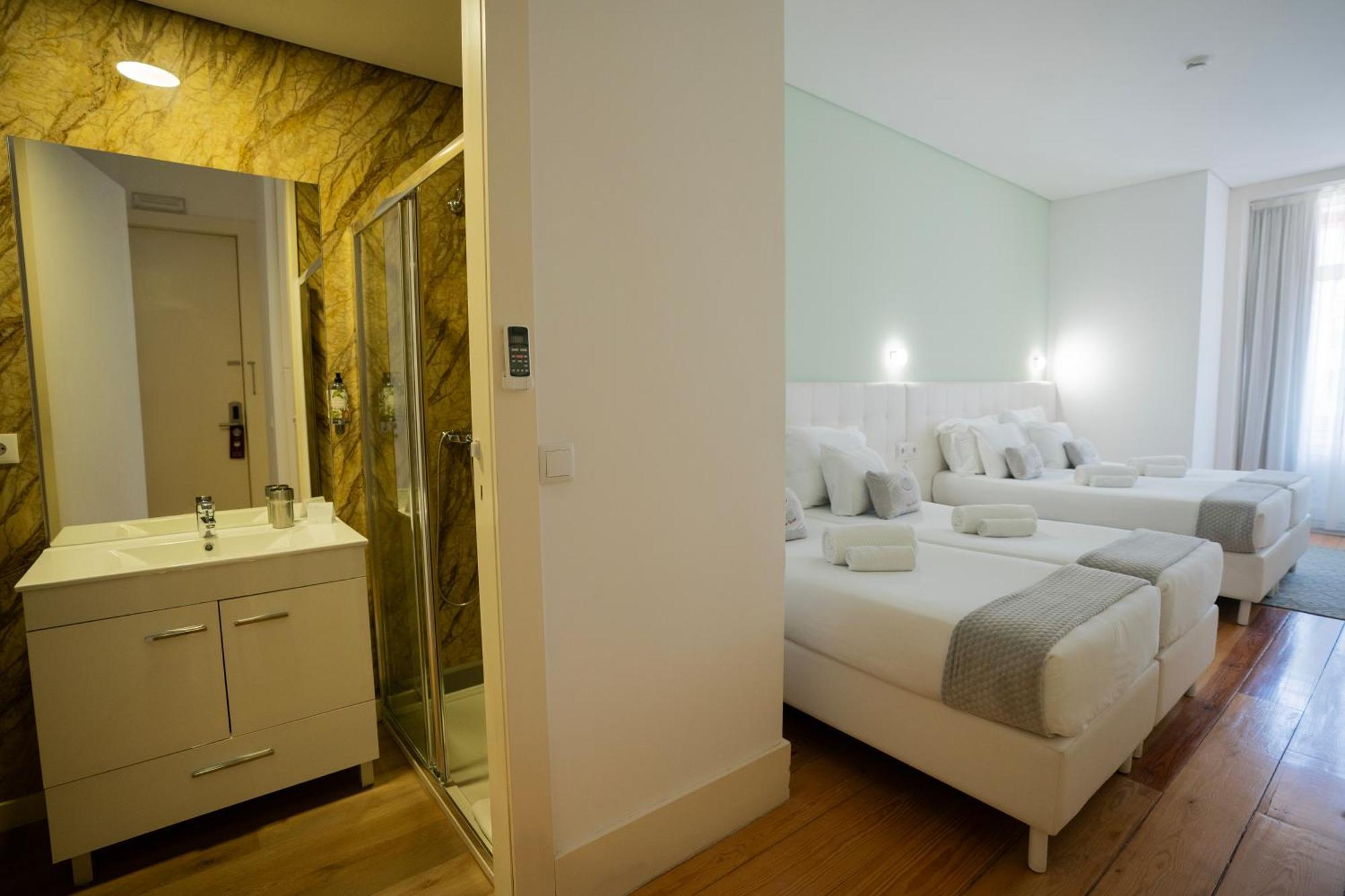 Deluxe Quadruple Room,1658820368:JPEG