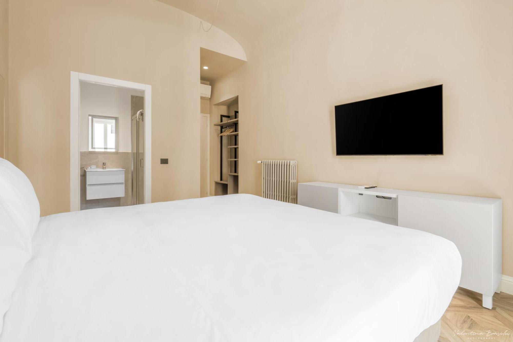 Three-Bedroom Deluxe Apartment