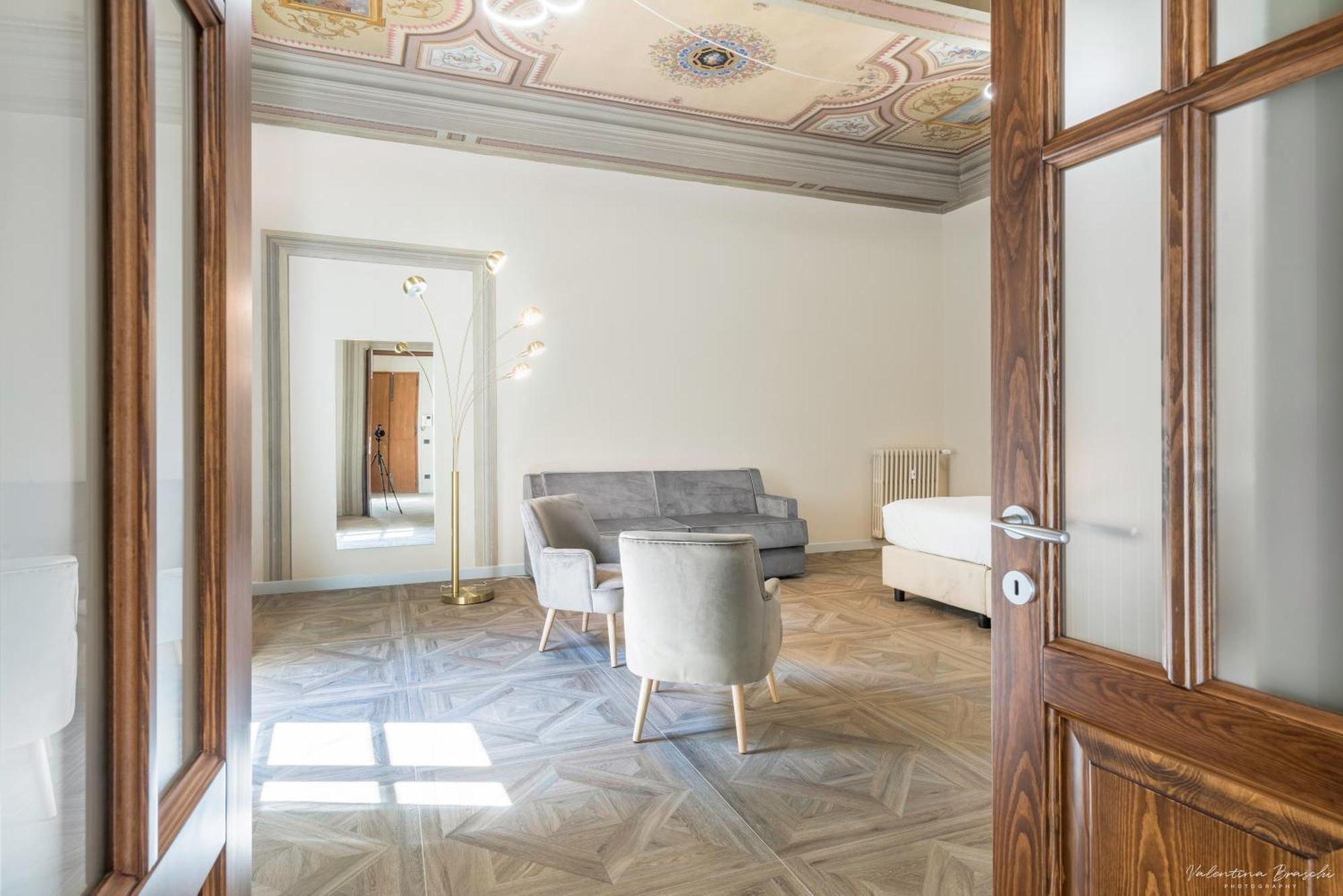 One-Bedroom Deluxe Apartment