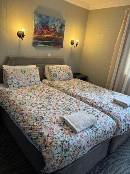 Twin Room,1674705311:JPEG