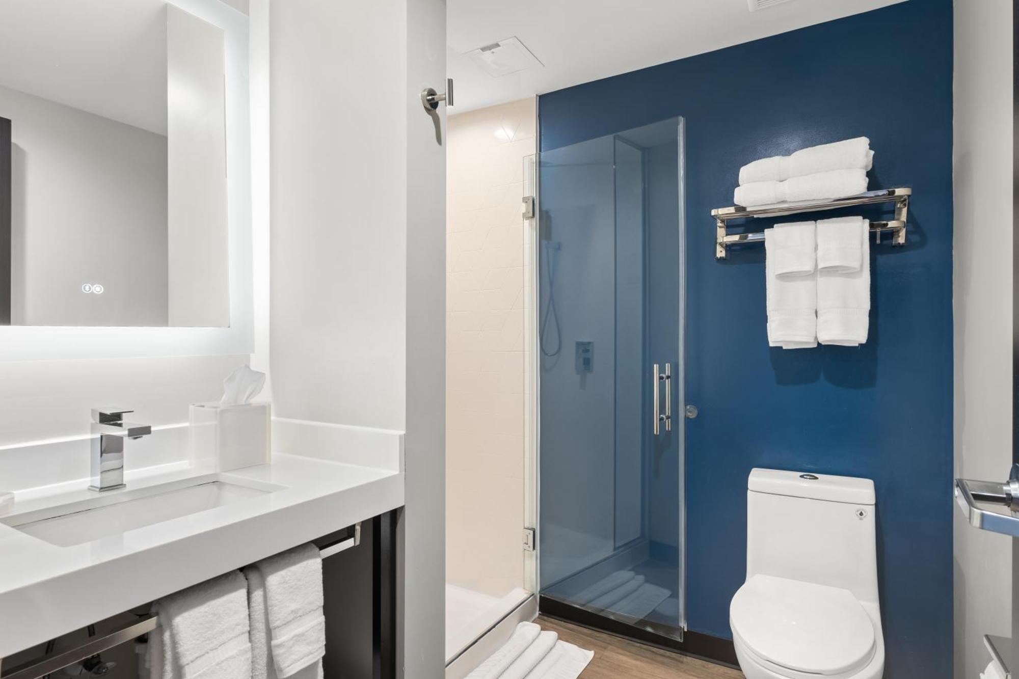 Queen Room with Two Queen Beds Premium View - Non Smoking