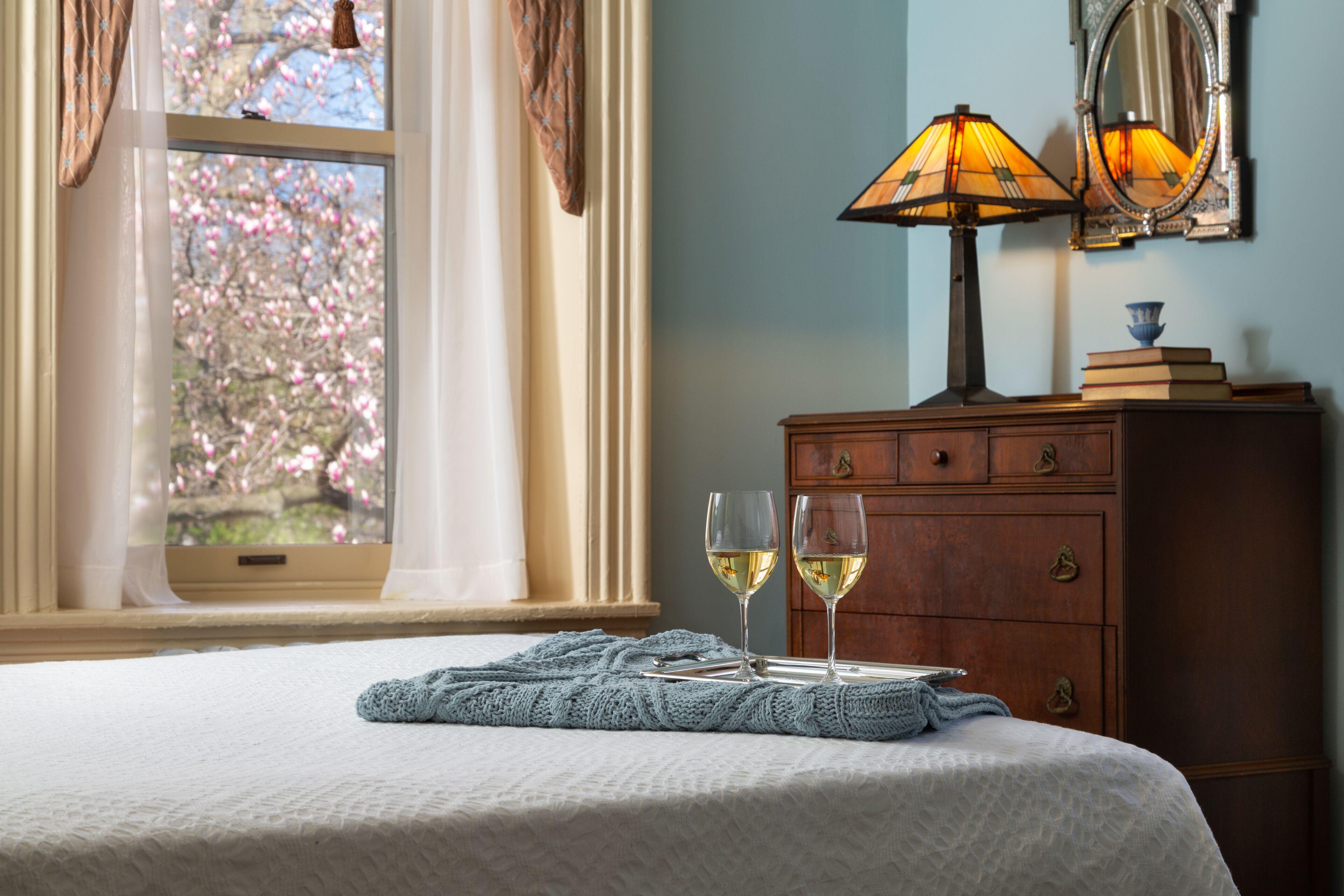 Queen Room Garden View