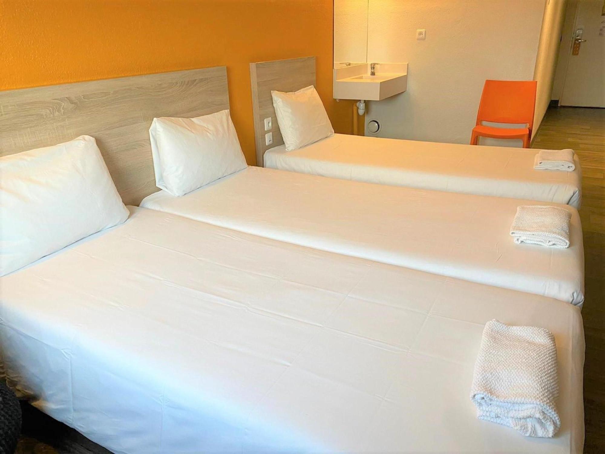Chambre Break avec 2 Lits Simples et Lit d’Appoint