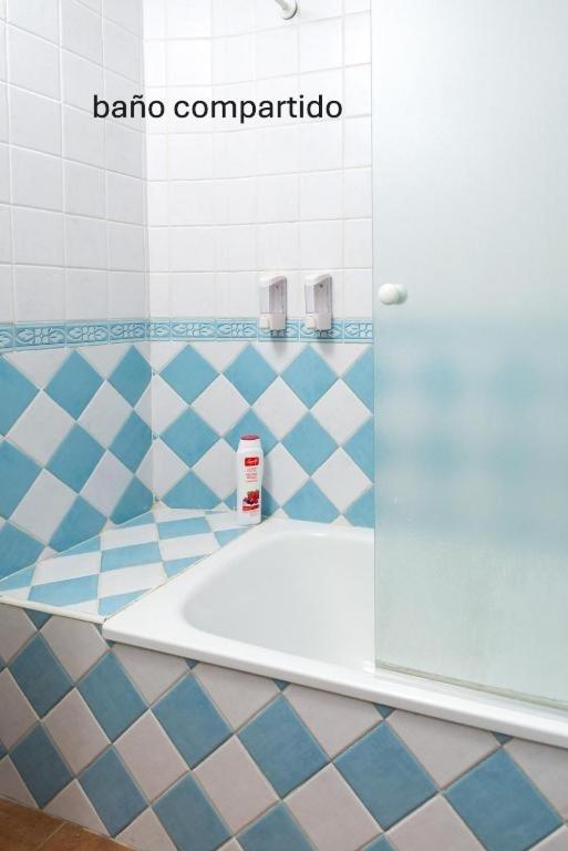 Twin Room with Shared Bathroom,1746975747:JPEG