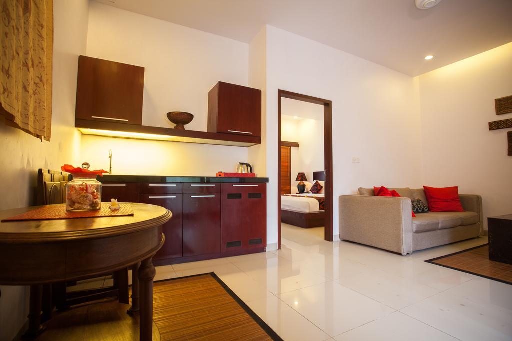 Junior Suite Pool Access