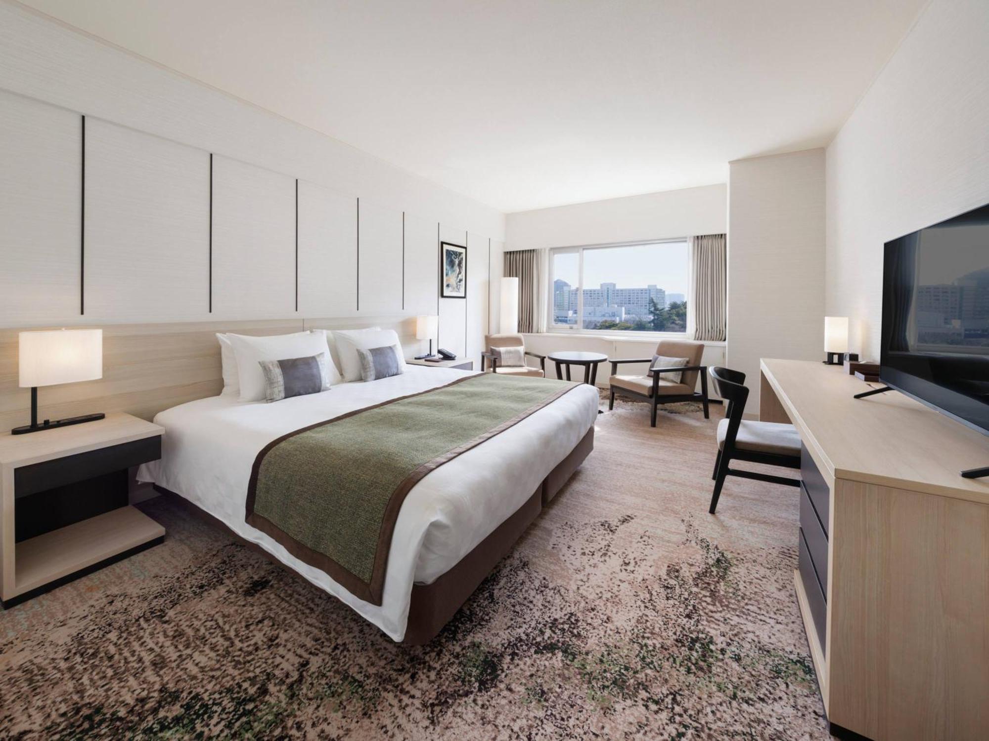 Deluxe King Room Non-Smoking Garden View