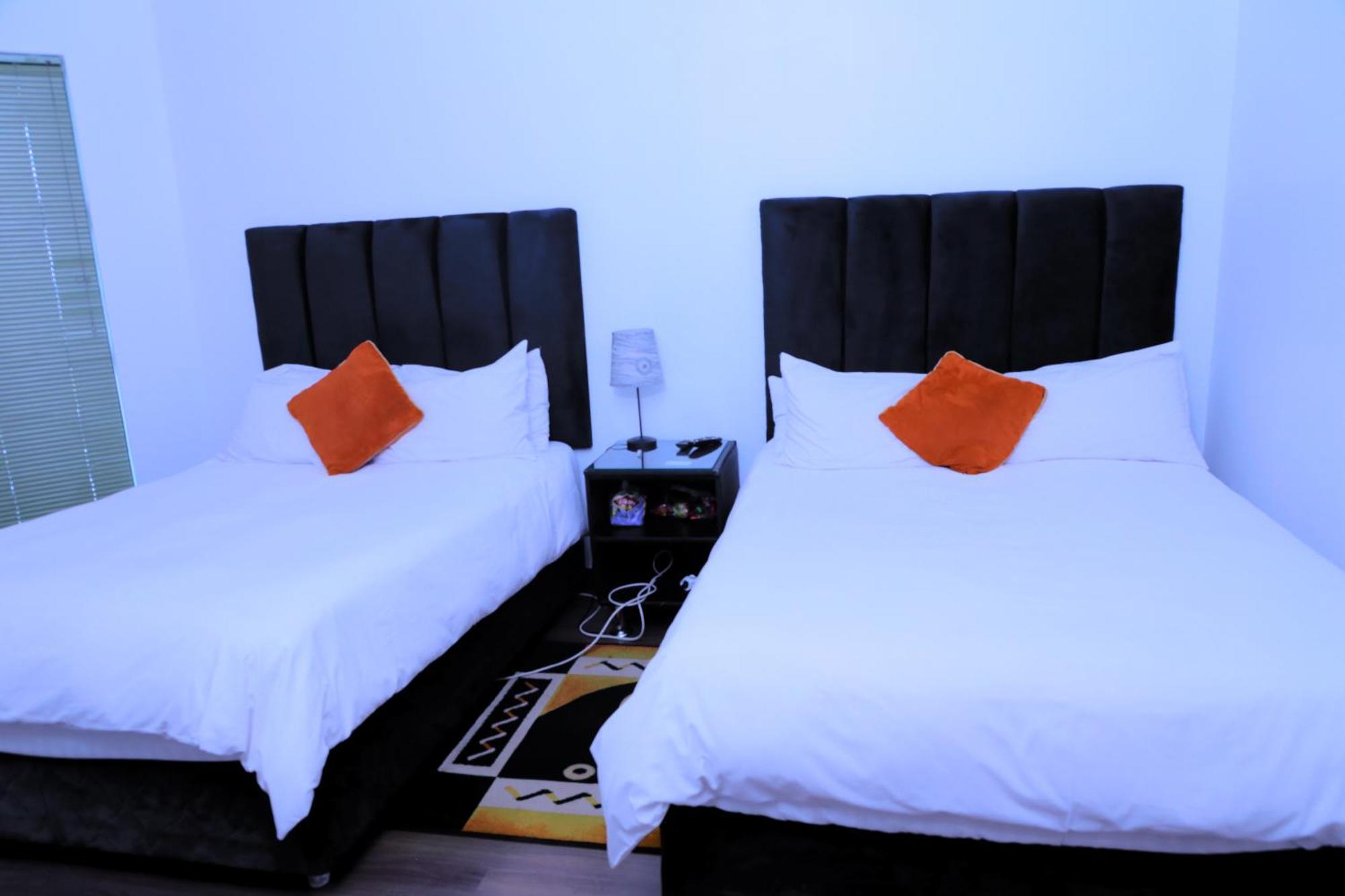 Quarto com 2 Camas de Solteiro