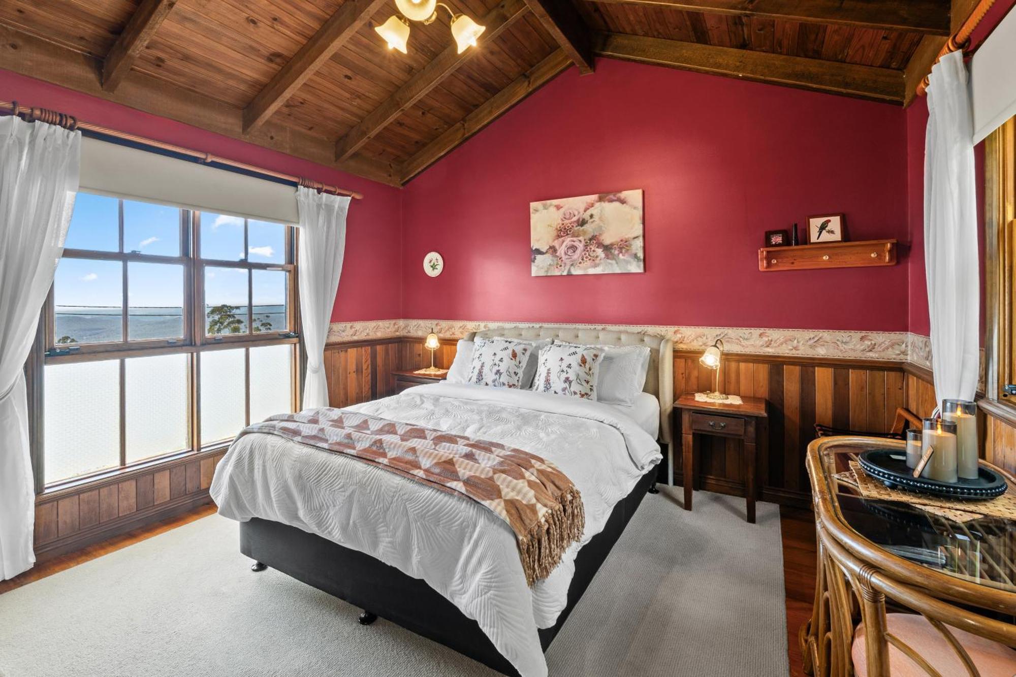 Rosella Room