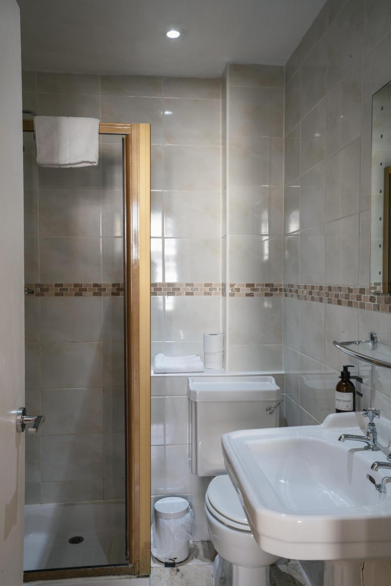 Double or Twin Room Private Bathroom,1770491357:JPEG