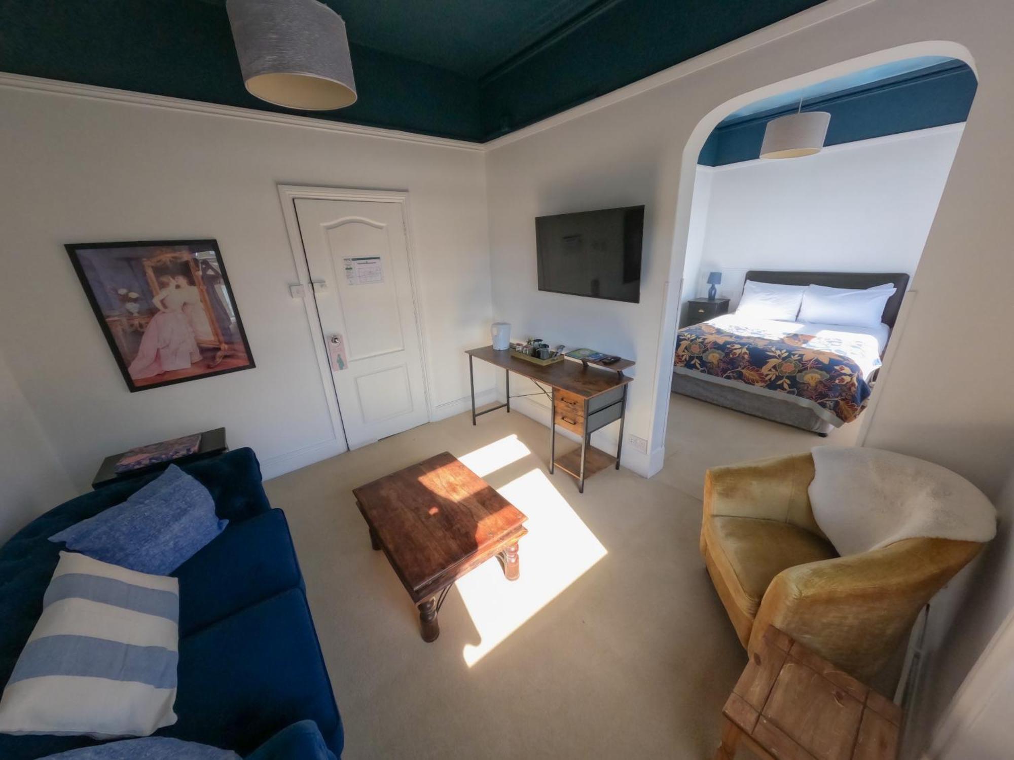 Double or Twin Room Private Bathroom
