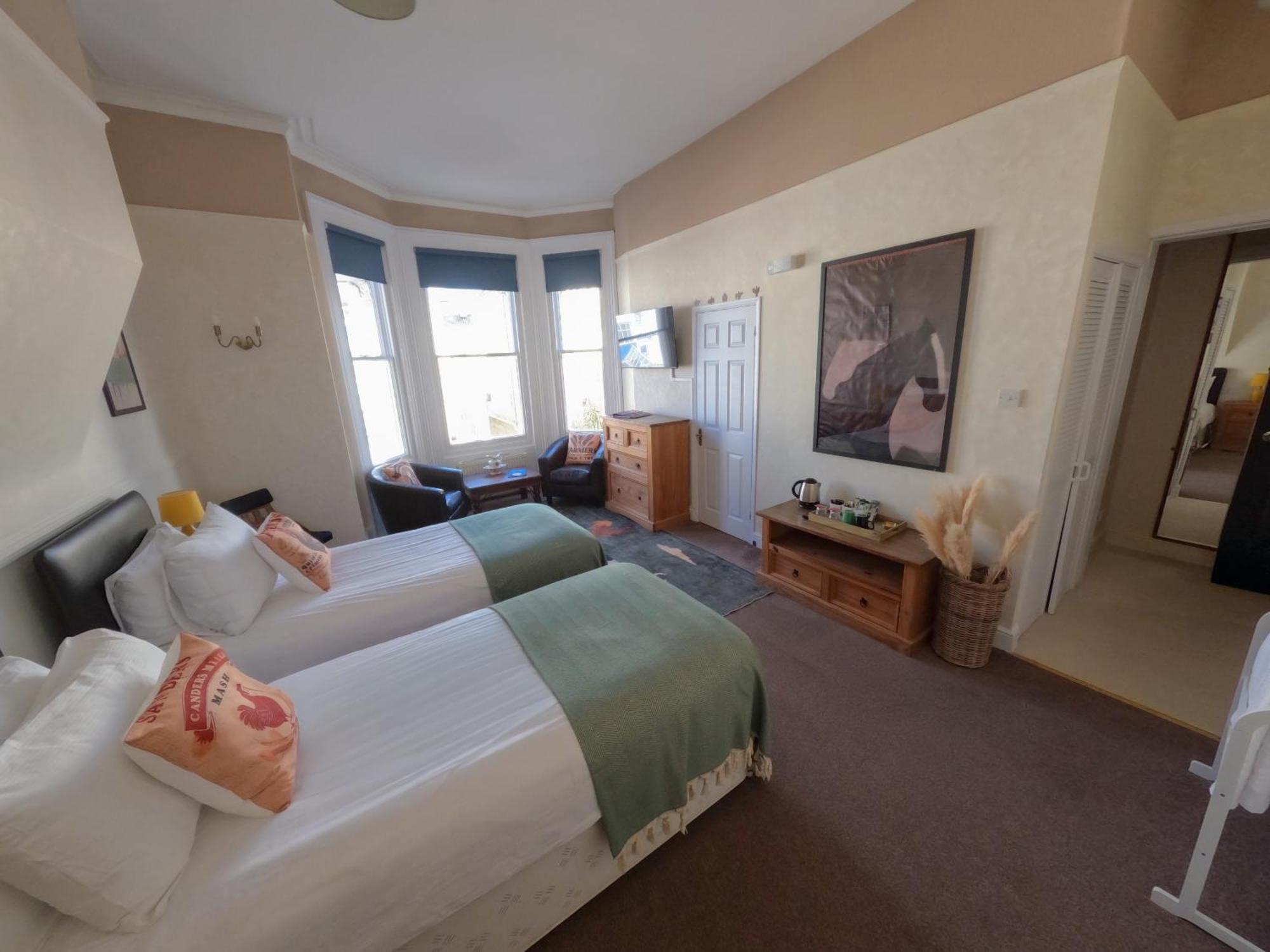 Double or Twin Room Private Bathroom