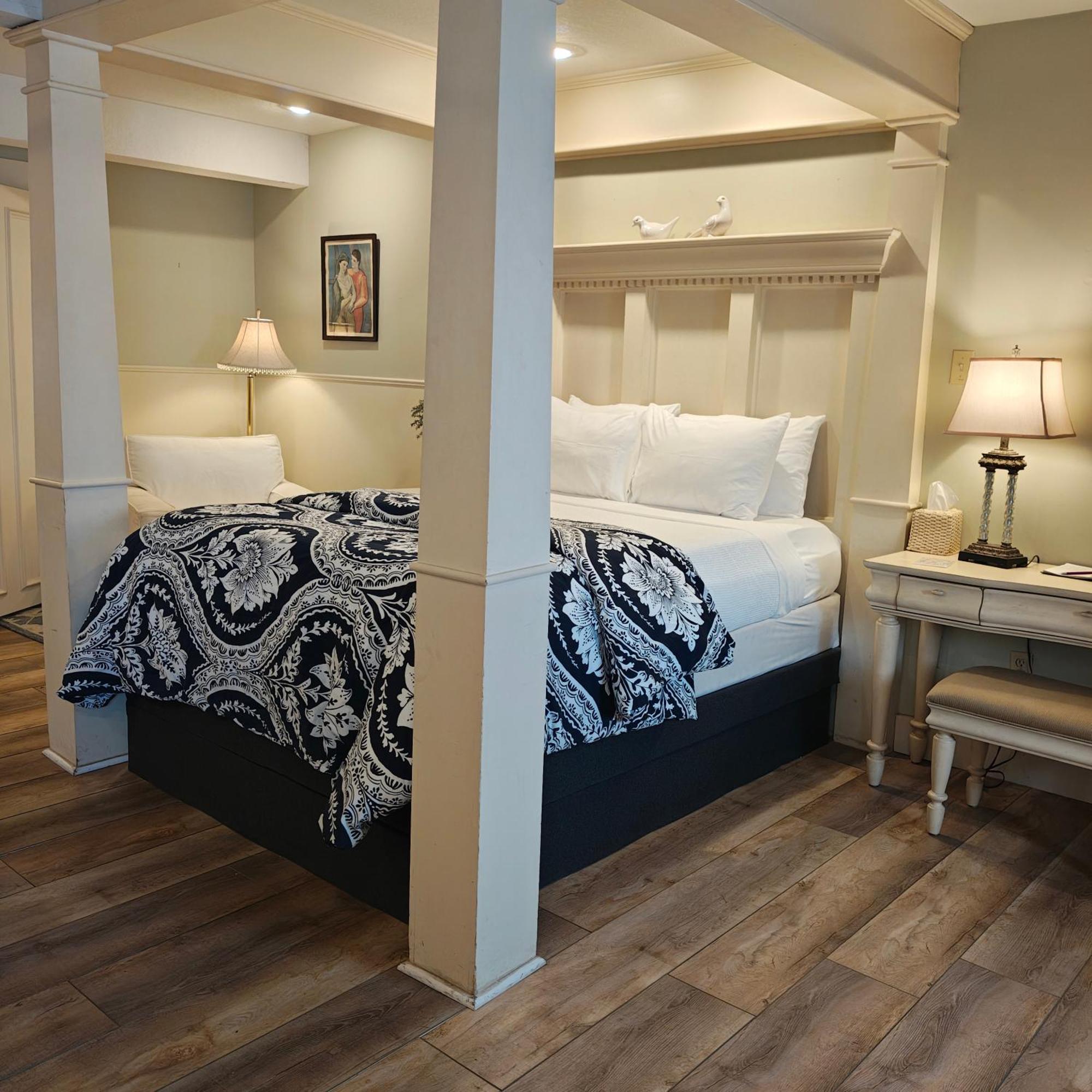 Double Room 1 Queen Bed