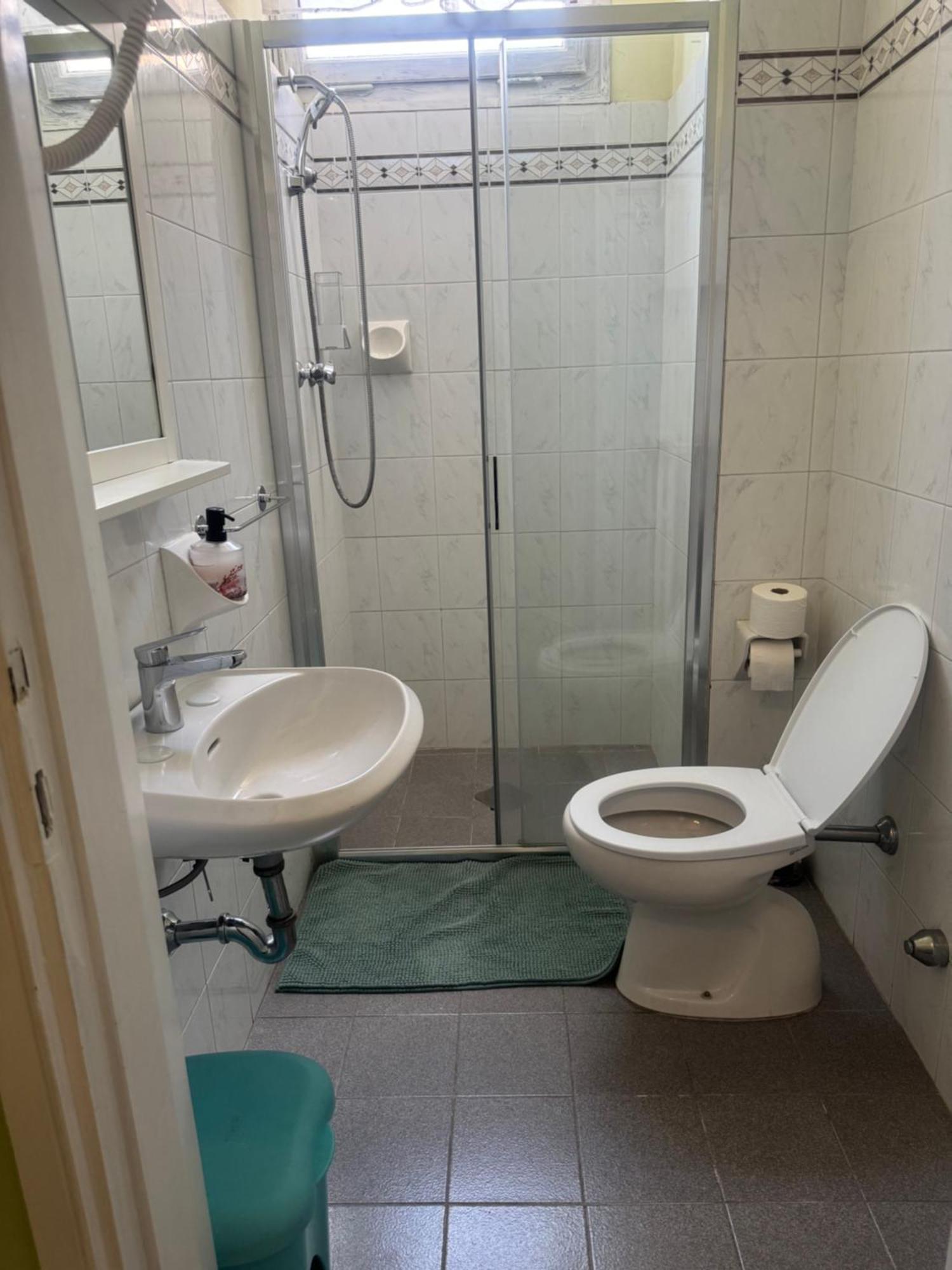 Double Room Private Bathroom