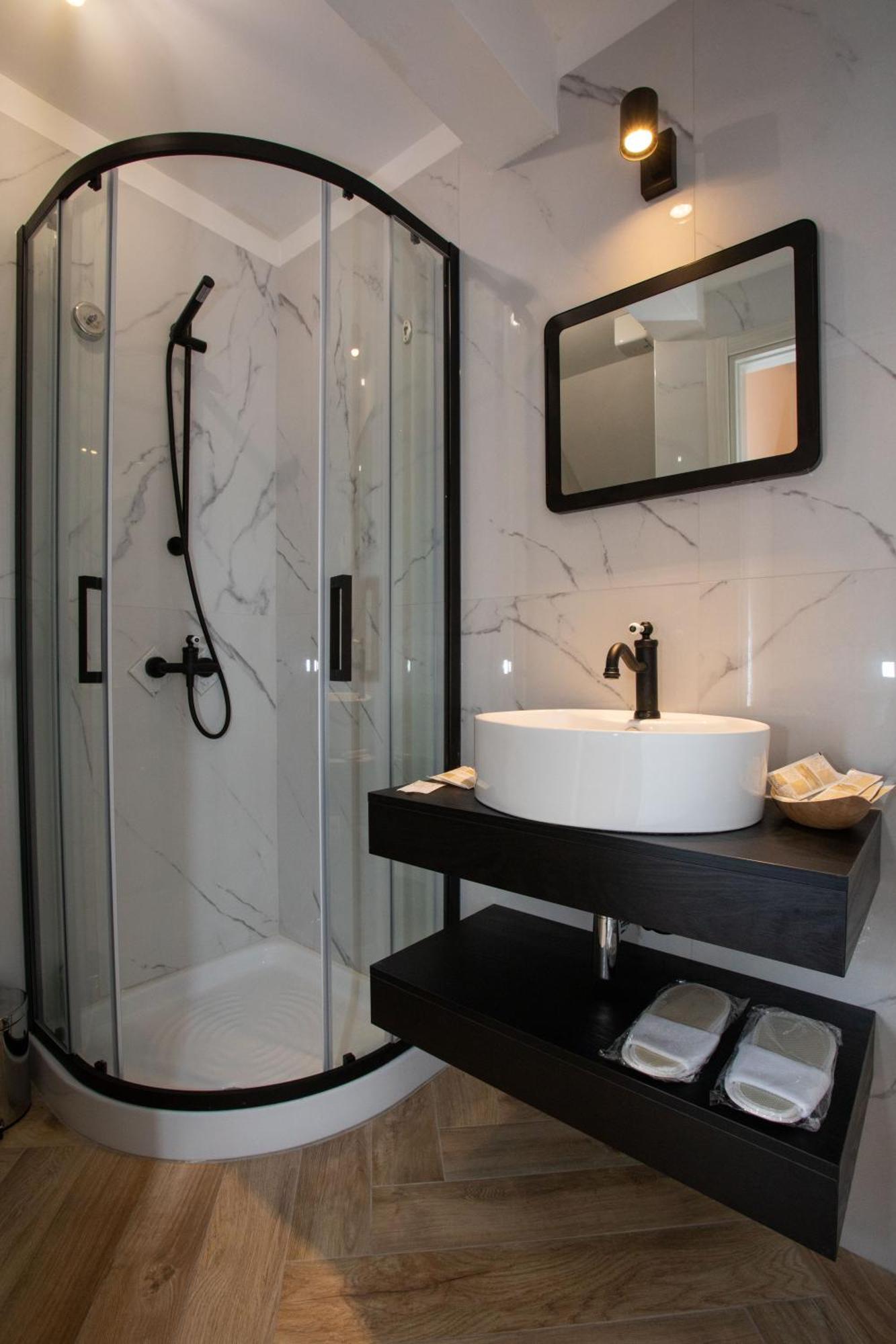 Double Room Private Bathroom