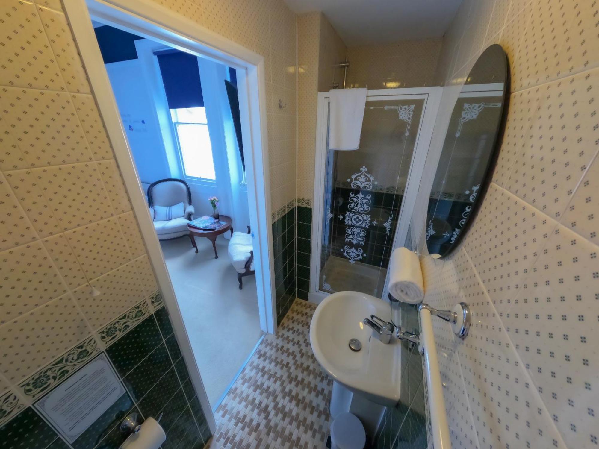 Double or Twin Room Private Bathroom