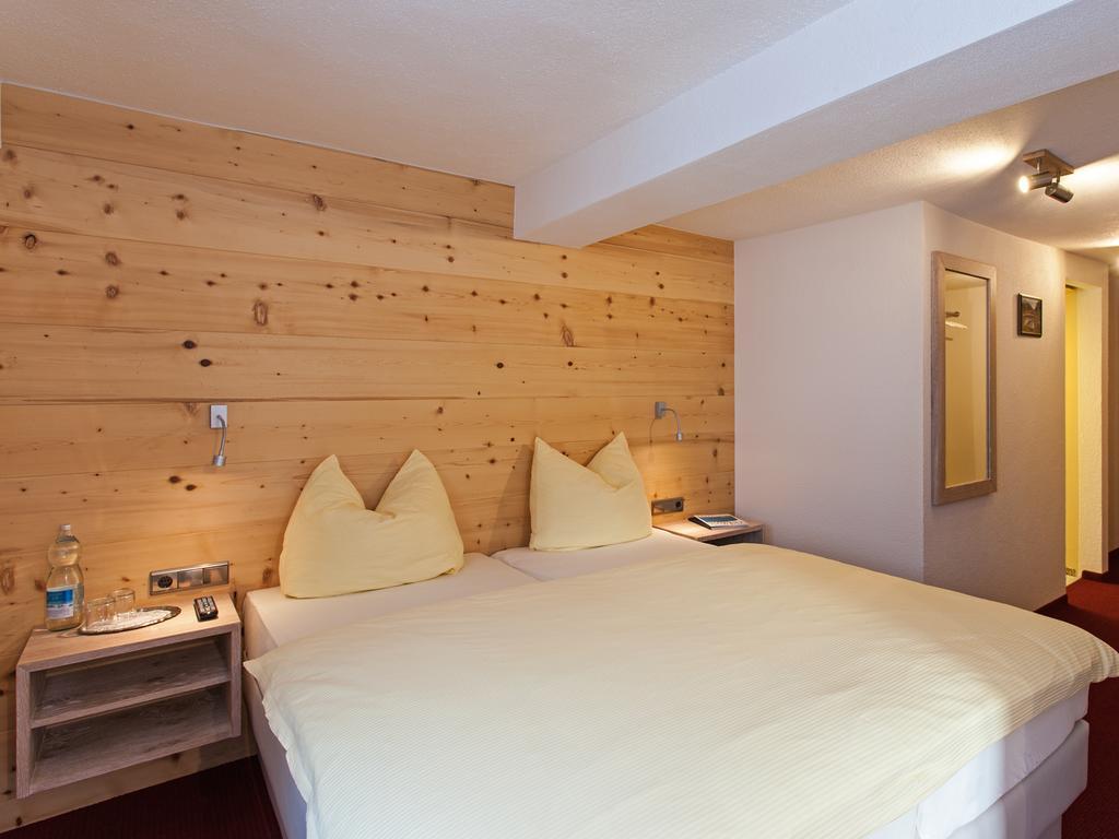 Triple Room,1742735931:JPEG