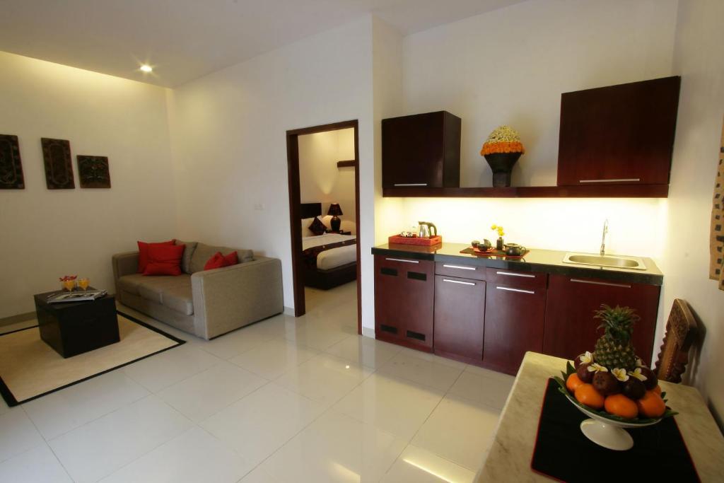 Junior Suite Pool Access