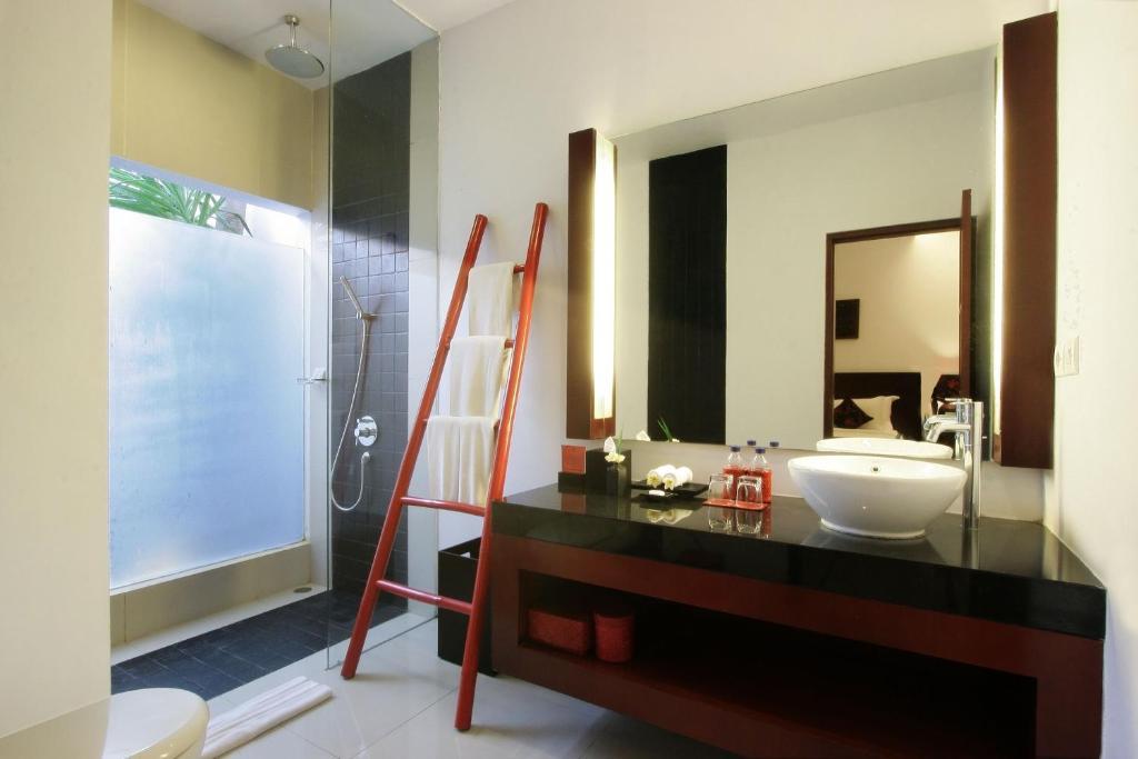 Junior Suite Pool Access