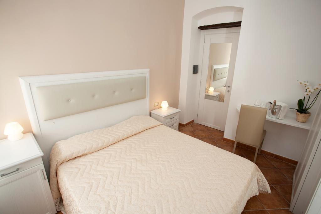 Double Room with Balcony,199788295:JPEG