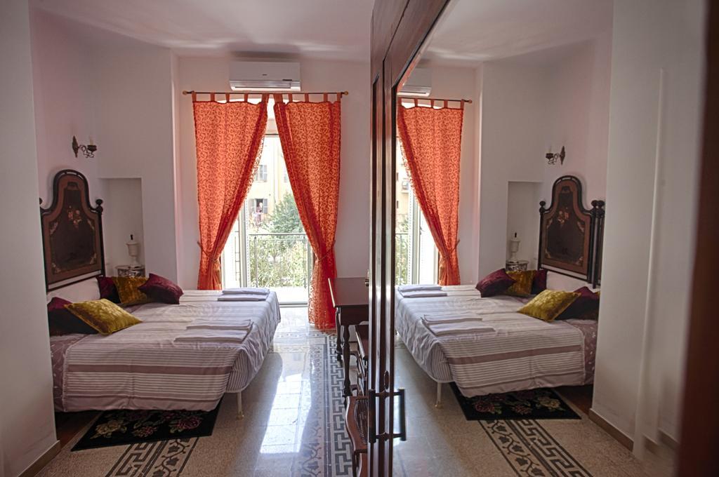 Triple Room with Balcony_ superiore con balcone Via Leone IV