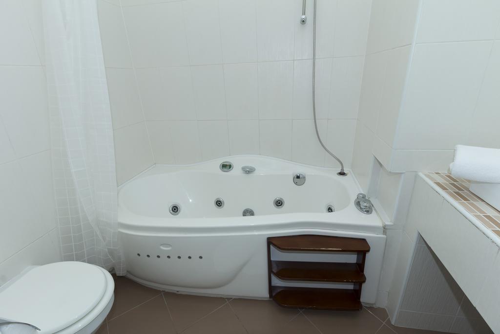 Quarto Duplo Standard com Banheira