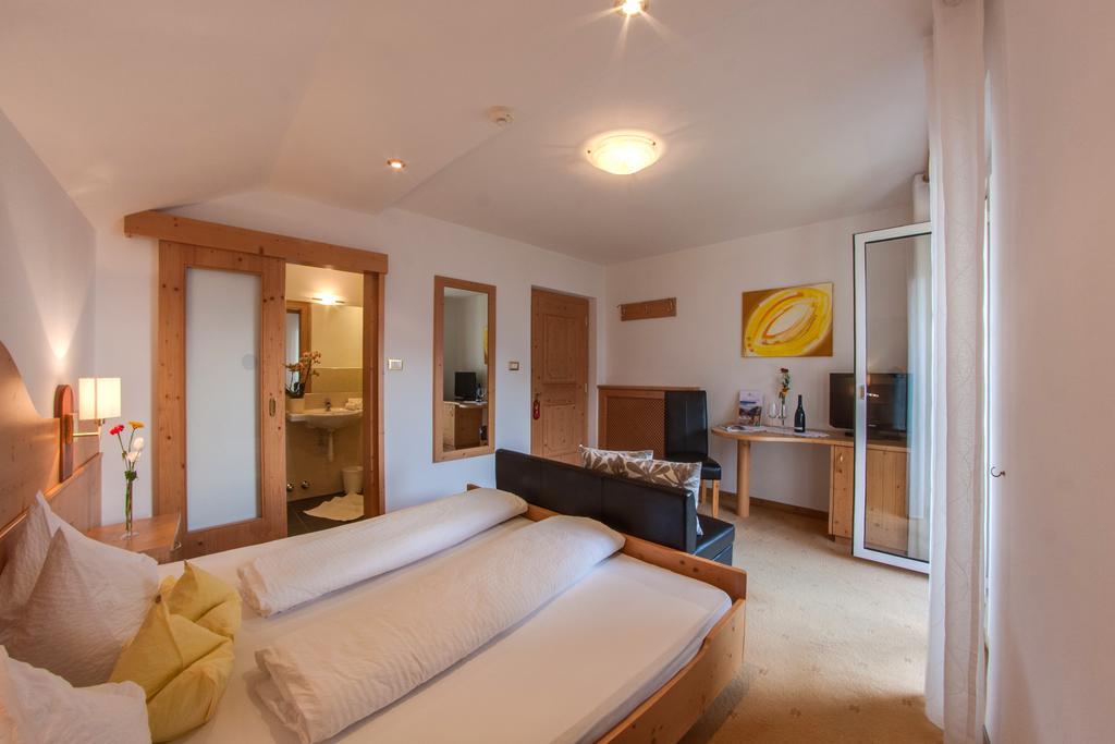 Superior Double Room with Balcony,213119099:JPEG