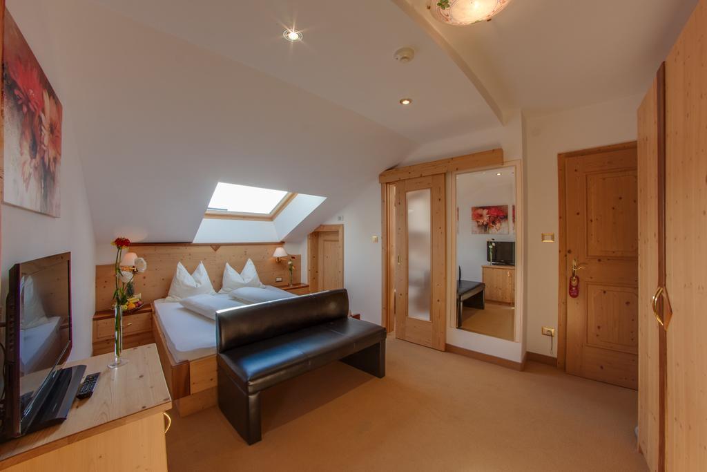Double Room with Balcony,213121115:JPEG