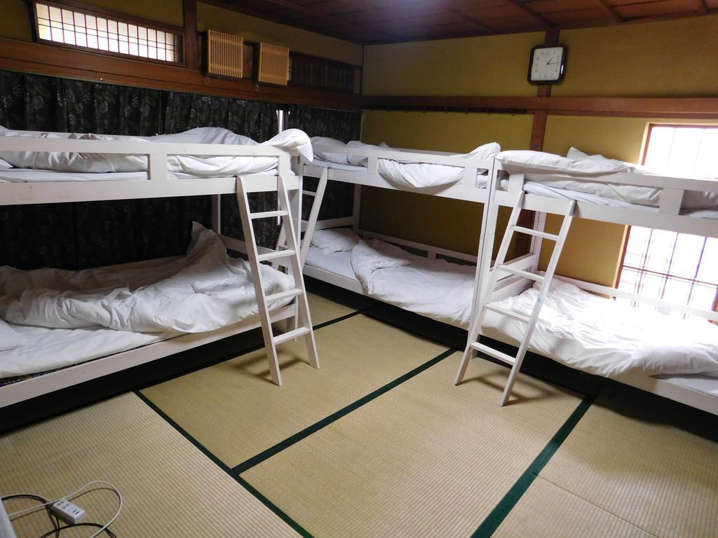 Room with Bunk Beds and Shared Bathroom (6 Adults)