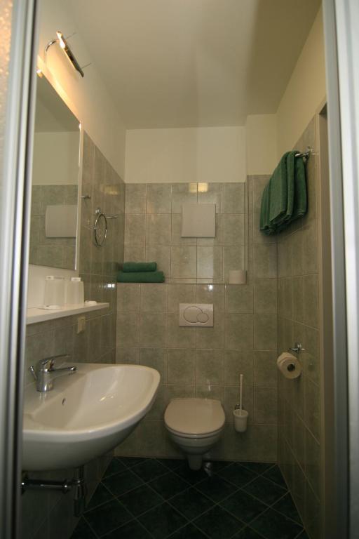 Standard Single Room,410857746:JPEG