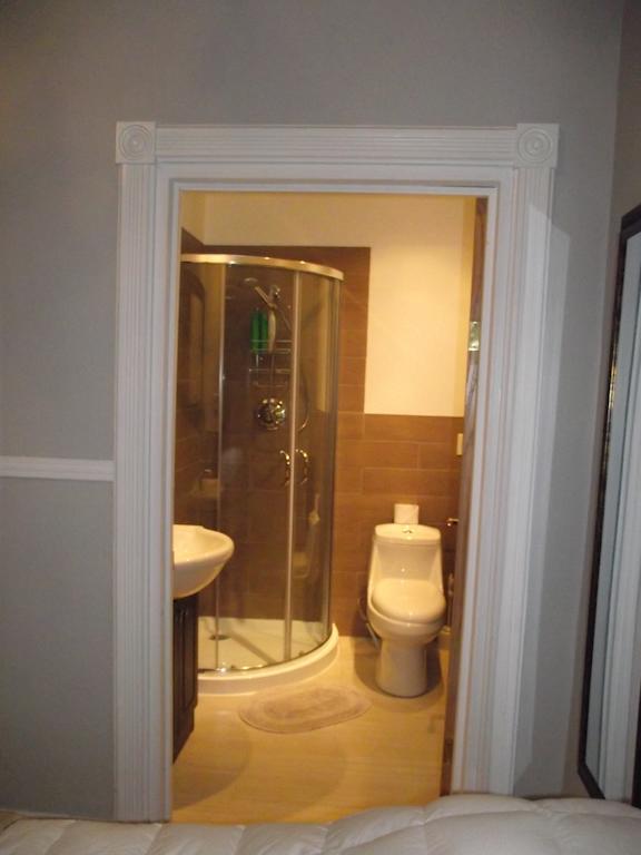 Chambre Double avec 2 Lits Doubles et Balcon