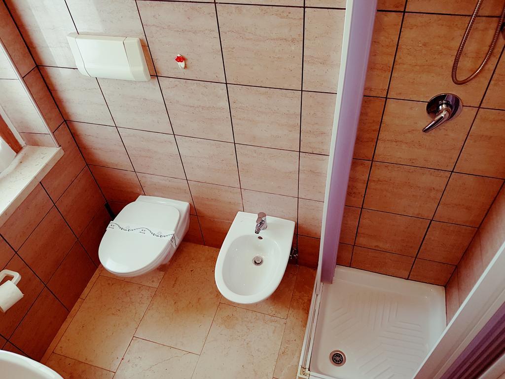 Camera Familiare con Bagno Privato