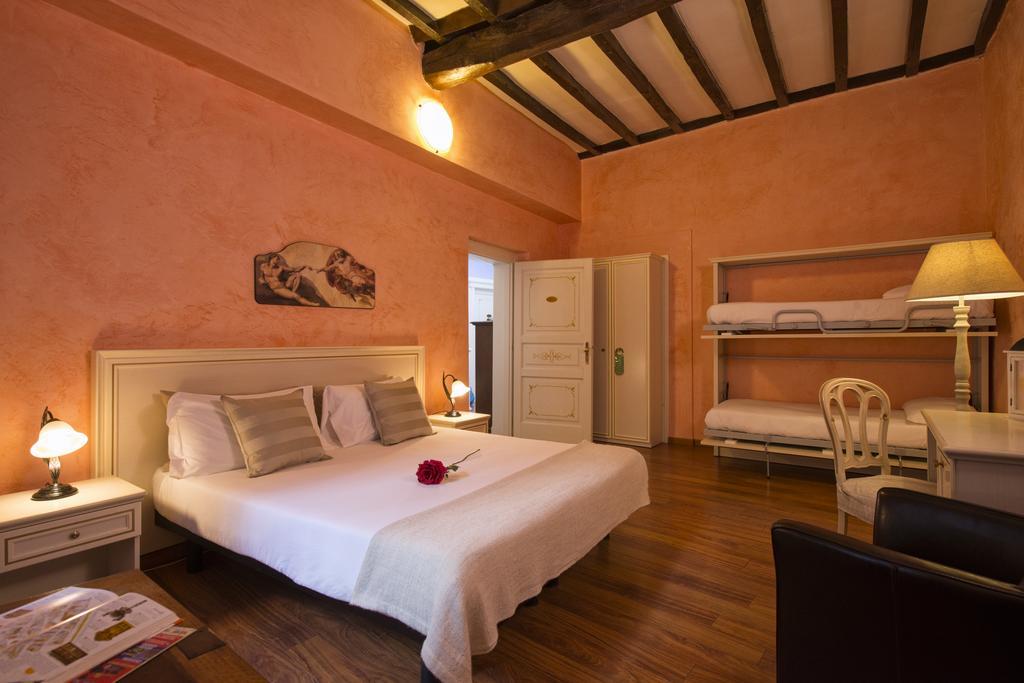 Chambre Quadruple Supérieure avec 1 lit Double et 1 Ensemble de Lits Superposés