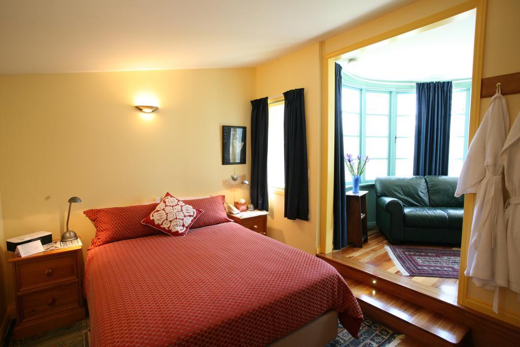 Courtyard Queen Studio