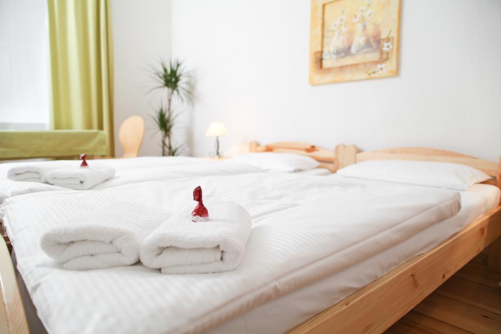 Triple Room with Shared Bathroom,382924108:JPEG