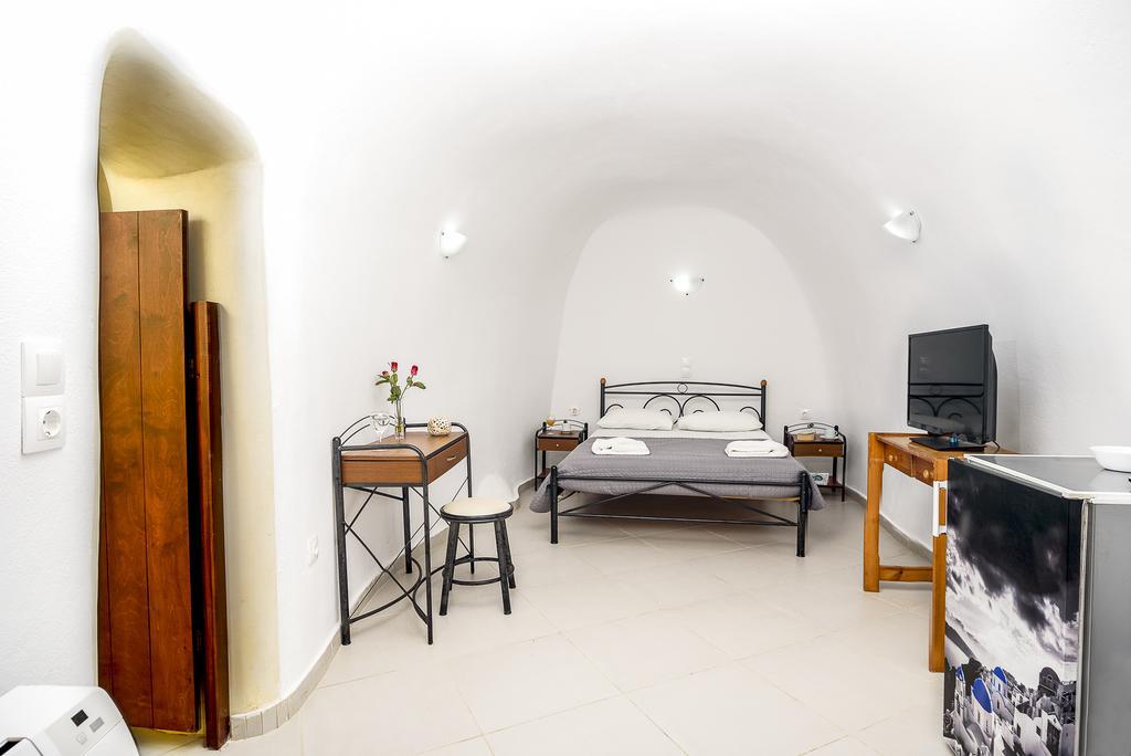 Cave Double Room - Semi Basement