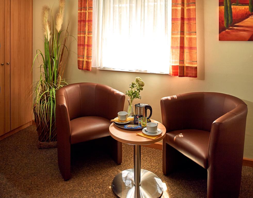 Family Room,698496564:JPEG