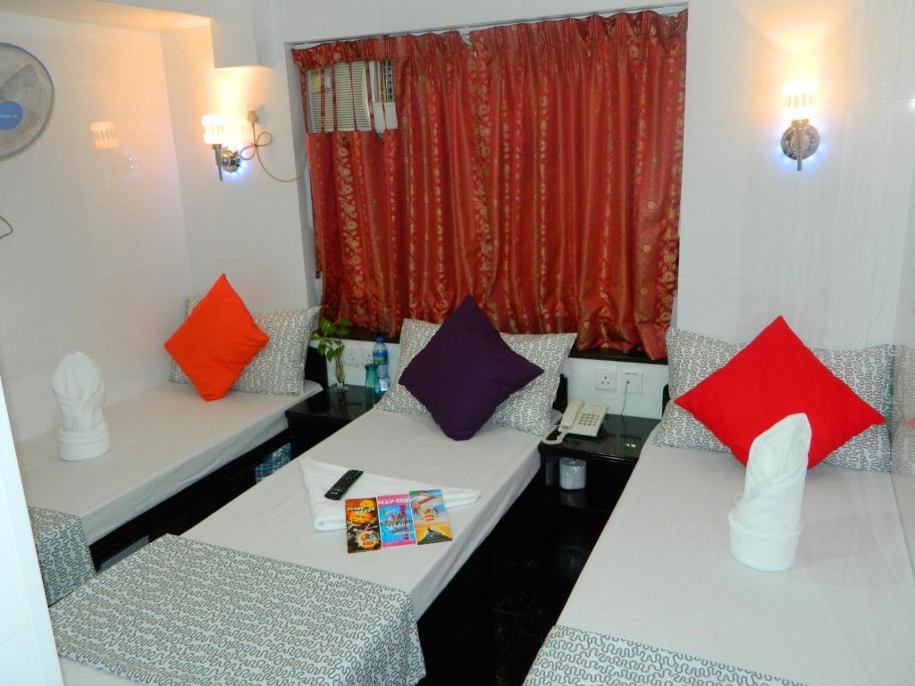 Triple Room with 3 Single Beds
